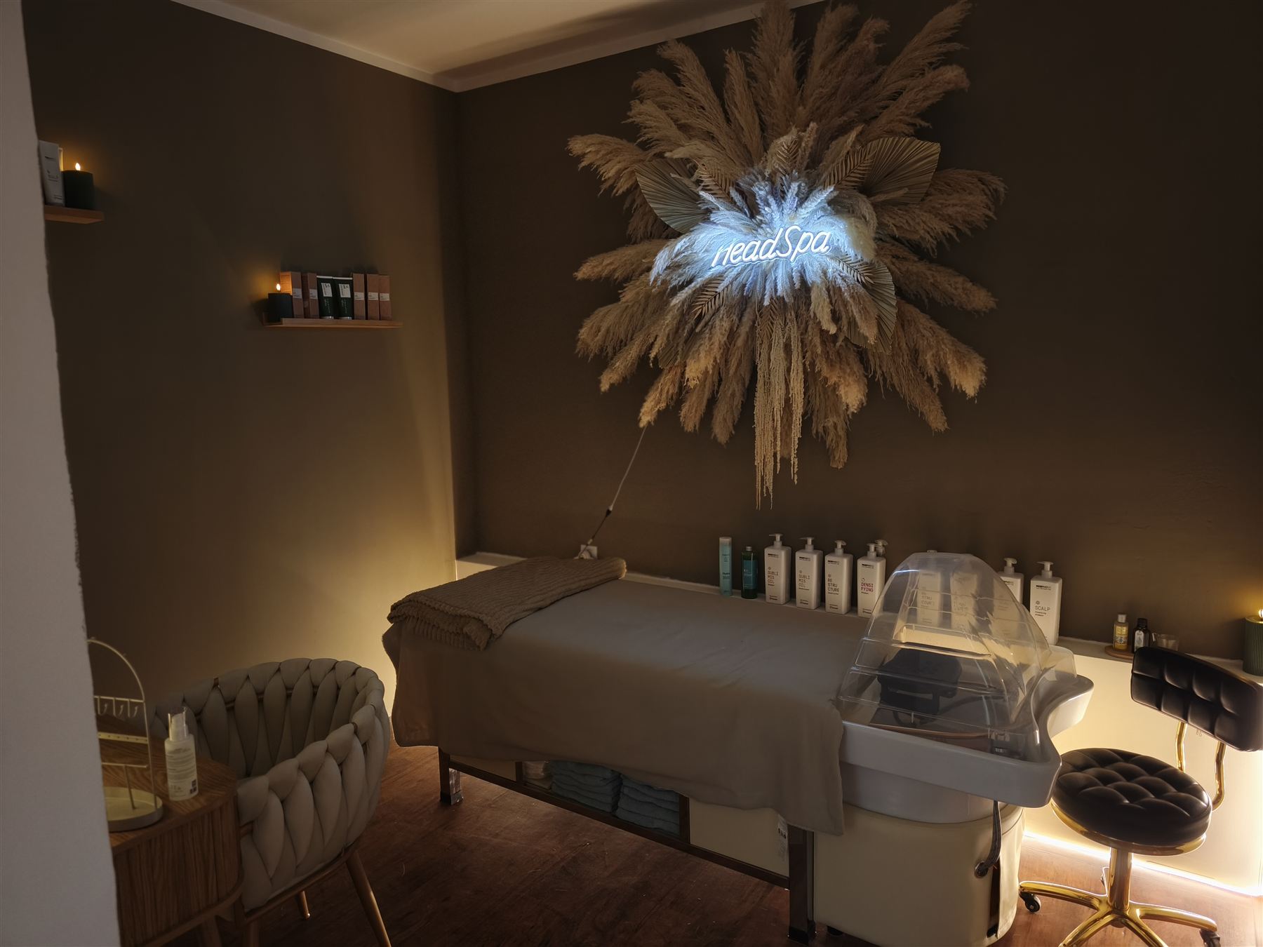 Head Spa ve večerním světle
